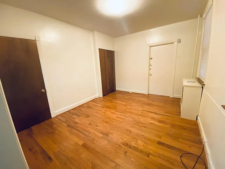 865 Hollins St #1R — Photo 3