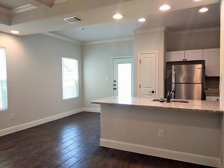 6315 Melanzane Ave #1 — Photo 7