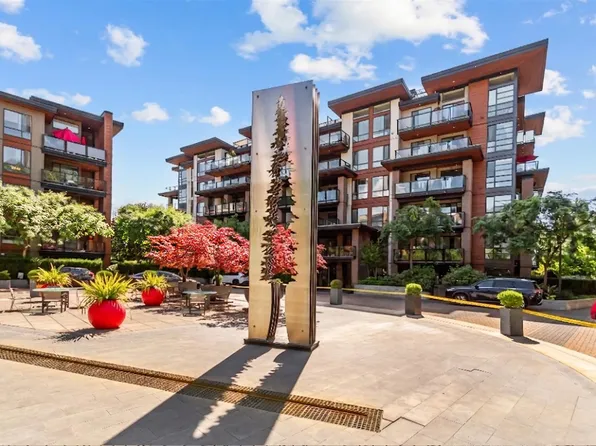 719 W 3rd St #404, North Vancouver, BC V7M 0E7
