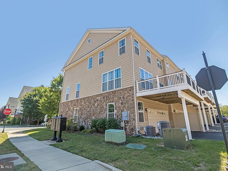 23409 Berkeley Meadows Dr — Photo 39