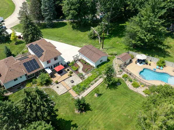 26186 Pillsbury St, Farmington Hills, MI 48334