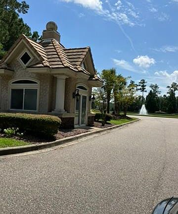 Entrance into Windsor Plantation