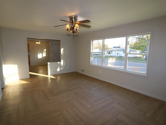 3rd image of 1920 W Central Ave