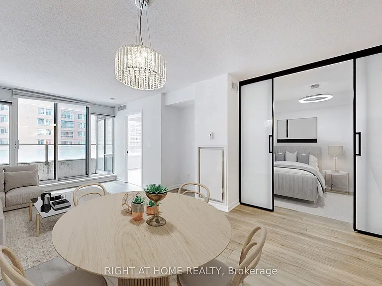 111 Elizabeth St #818 — Photo 1
