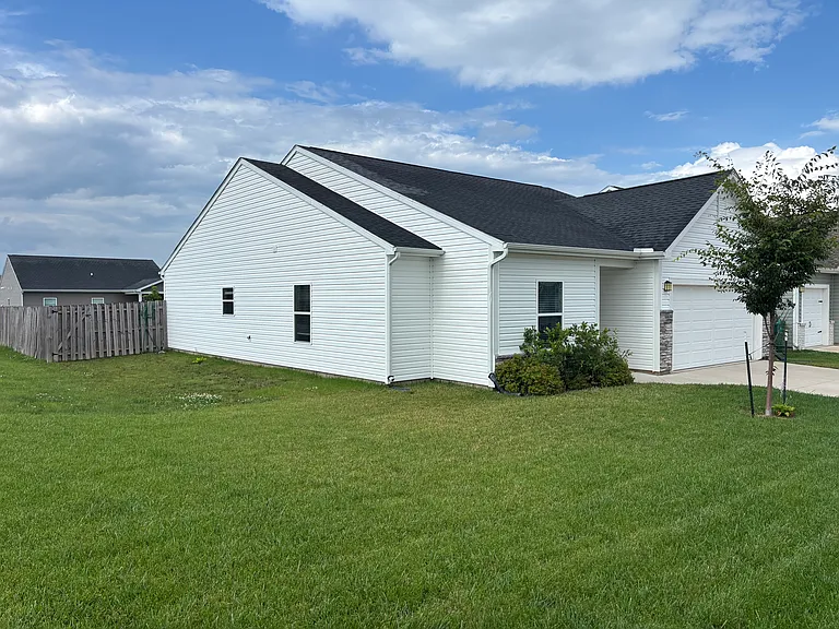 1182 Thorny Ln — Photo 2