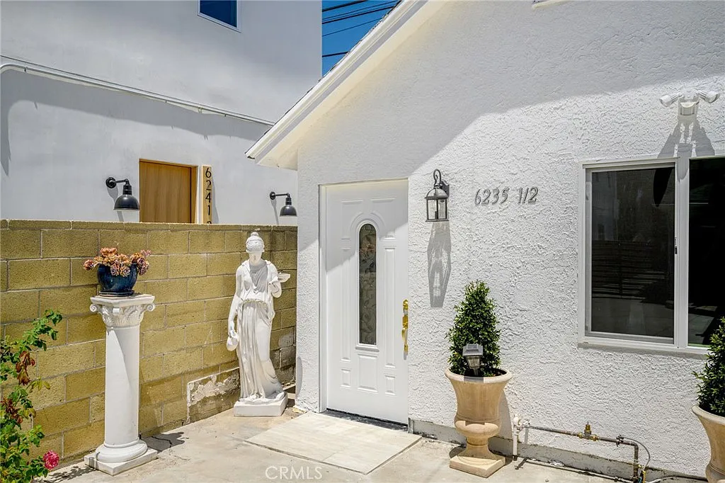 Studio, 1.5 bath, 353 sqft, $1,650 — Photo 2