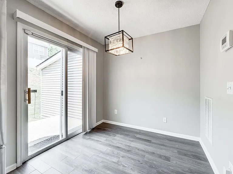 209 Shadow Glen Dr — Photo 14