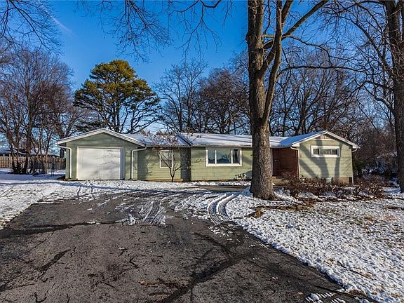 3rd image of 404 W 97th St