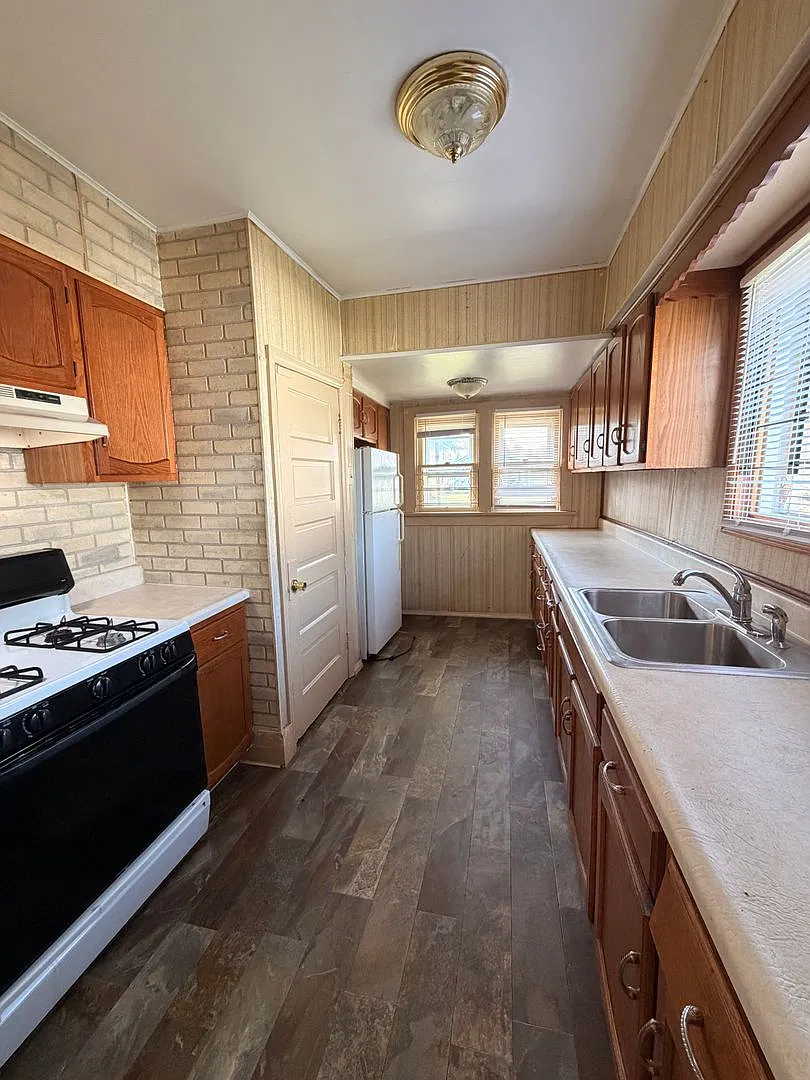 3322 Bowser Ave, Fort Wayne, IN 46806 Classic 3-Bedroom Home with Functional Layout — Photo 1