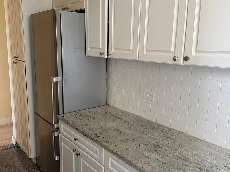 658 W 188th St #5E — Photo 3