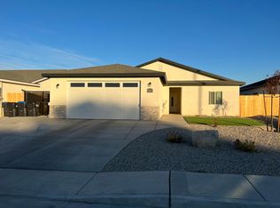 812 Paradise Dr, Ridgecrest, CA 93555