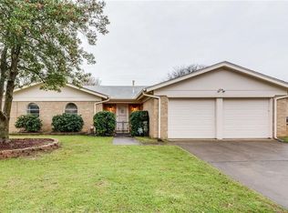 909 Chattanooga Dr, Bedford, TX 76022