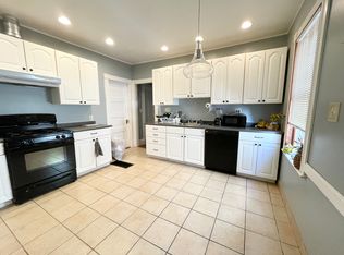 18 Romsey St #1R, Dorchester, MA 02125