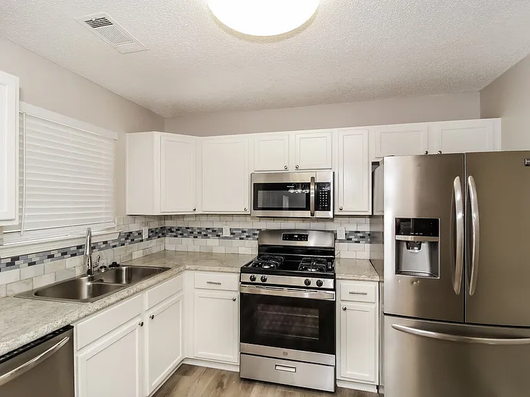 202 Goldleaf Dr — Photo 9