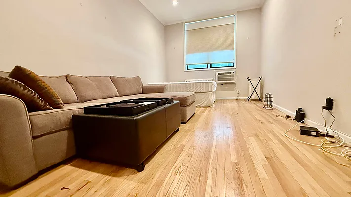 Rented by HOLTON REAL ESTATE INC. | media 19