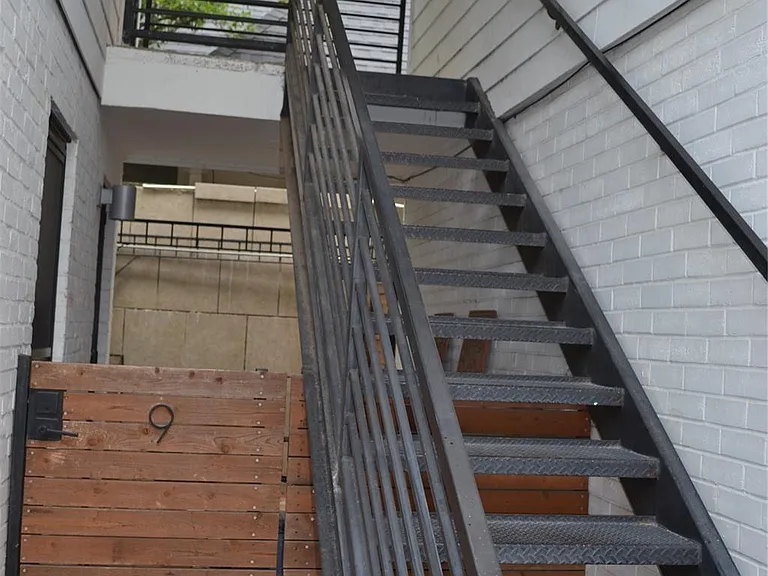 1710 Brun St #10 — Photo 2