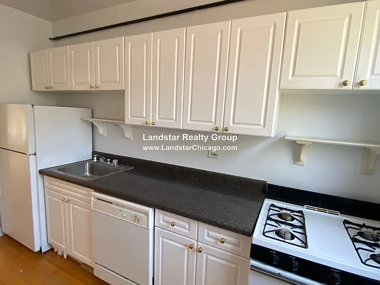 931 Forest Ave #2E — Photo 1