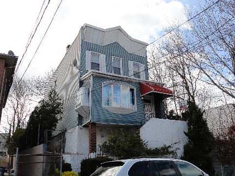 2nd image of 3220 107th St
