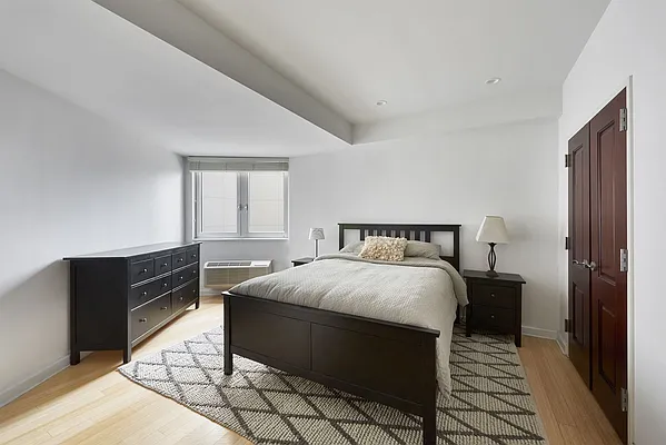 Sold by Warburg | media 5