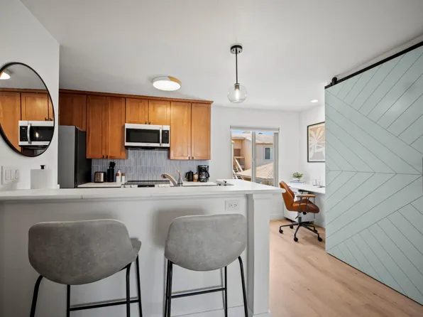300 Glenwood Cir APT 308, Monterey, CA 93940