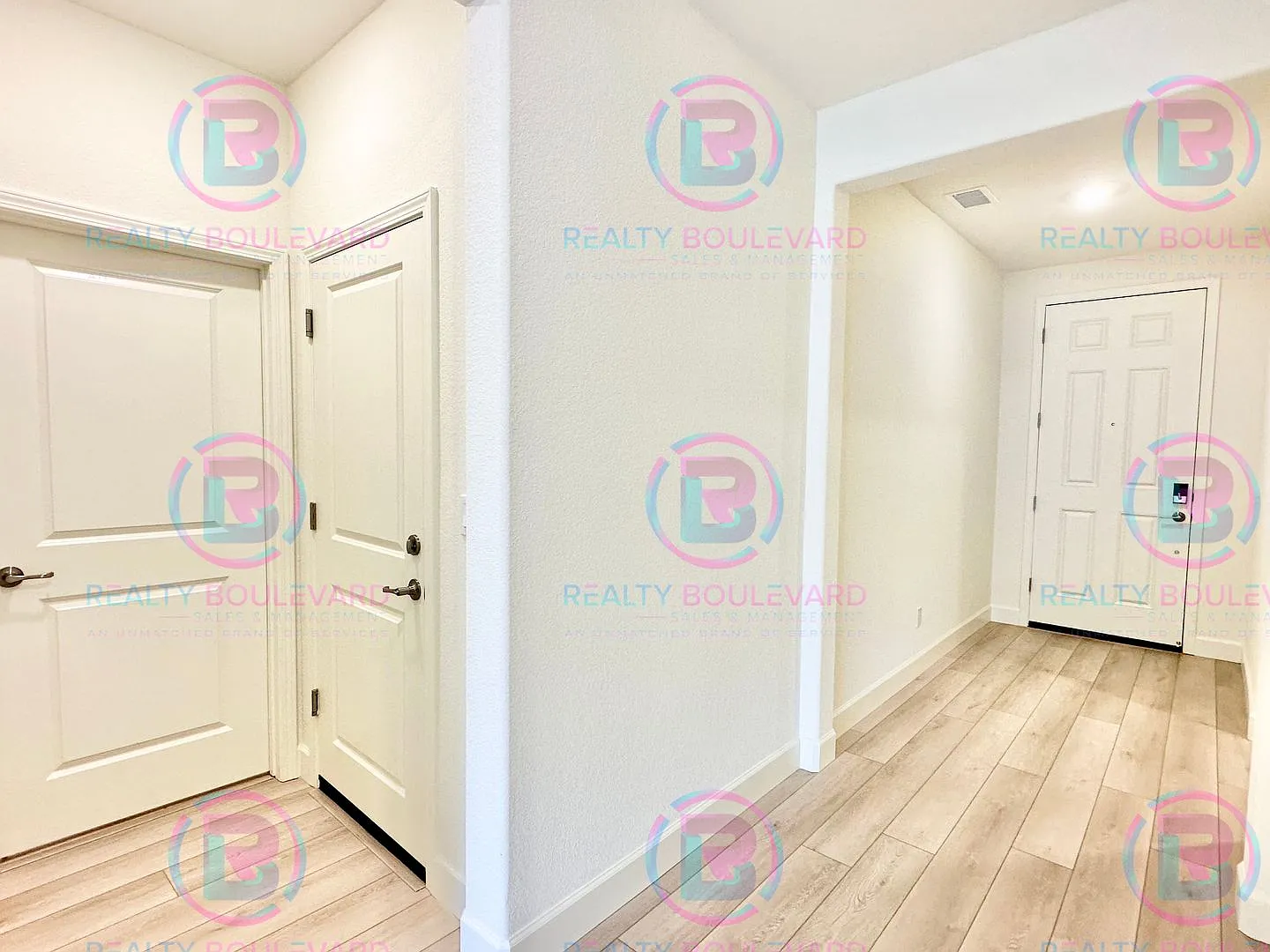 Modern Elegance in the Heart of Carson City- 3-Bedroom Home — Photo 4