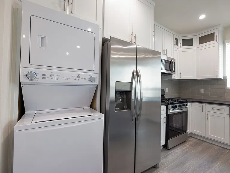 1128 W 39th St #5 — Photo 7