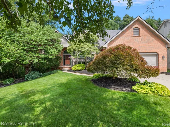 30754 Knighton Dr, Farmington Hills, MI 48331