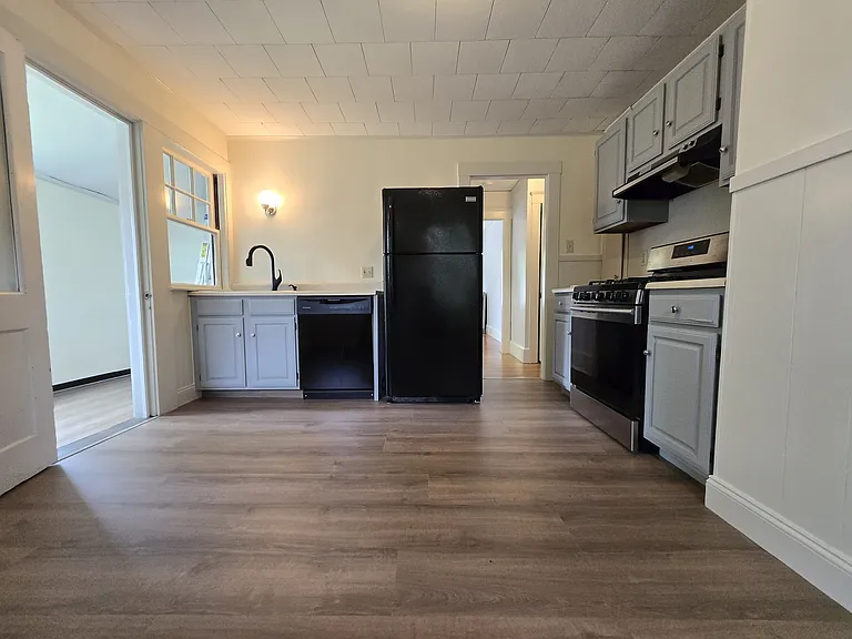 19 Rowe St #2 — Photo 7