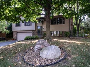 8952 Darnel Rd, Eden Prairie, MN 55347