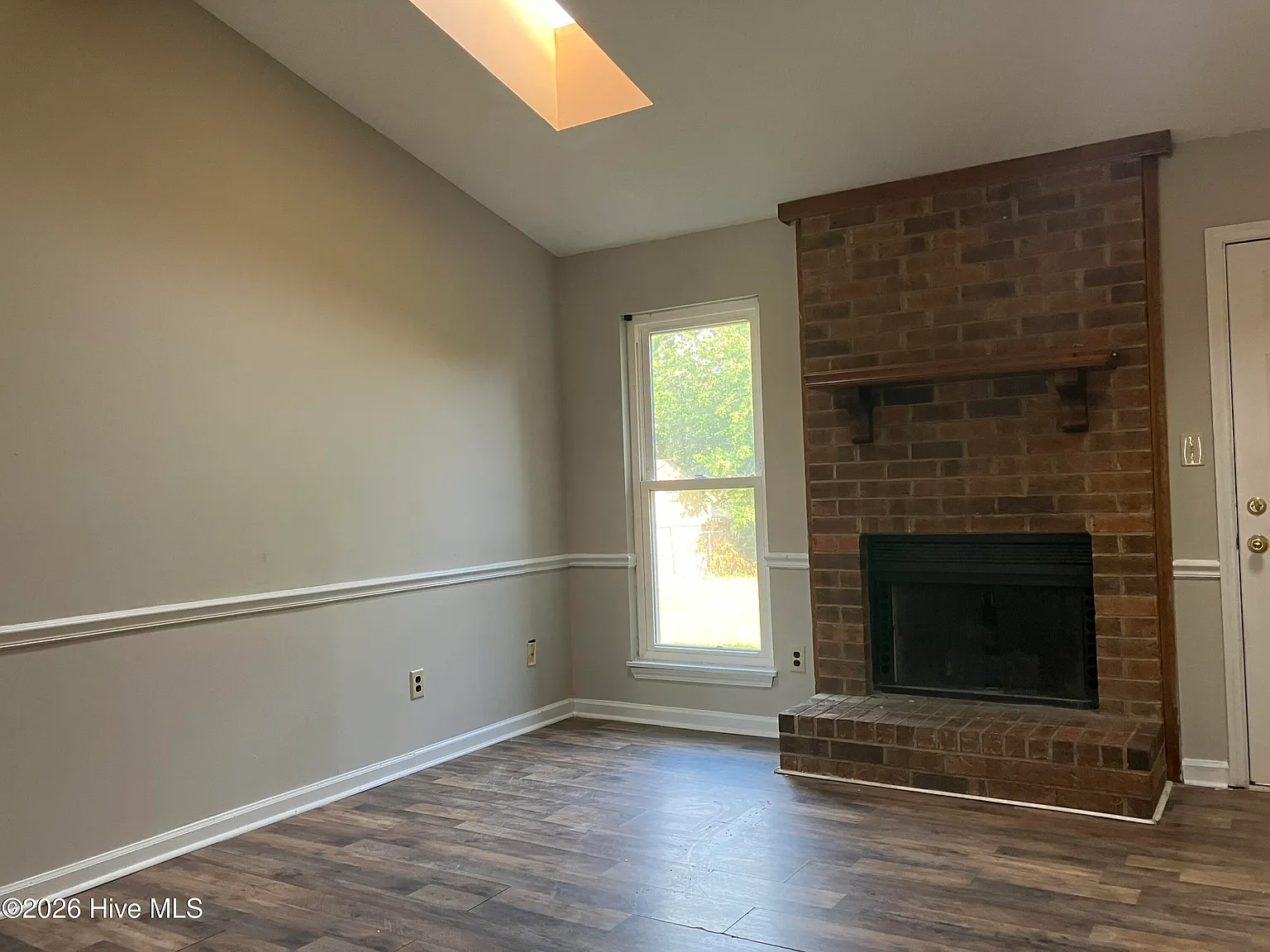 3 bed, 2.0 bath, 1845 sqft, $1,850 — Photo 4