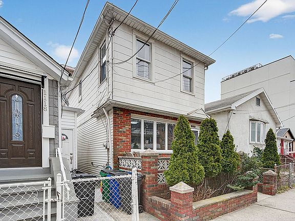 2nd image of 1116 Banner Ave