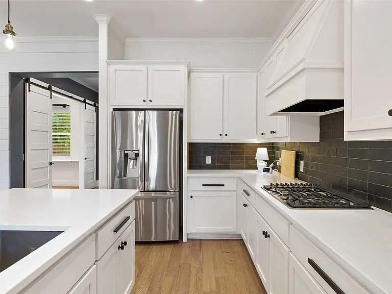 1410 Hart St — Photo 15