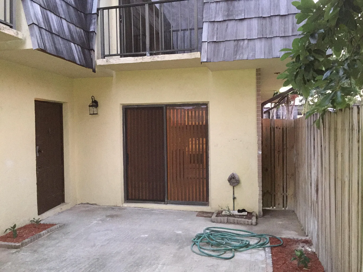 2 bed, 1.5 bath, 1272 sqft, $2,300 — Photo 2