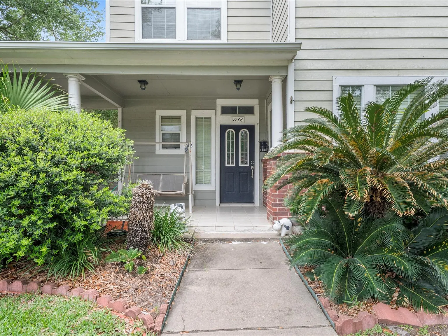 3 bed, 2.0 bath, 1608 sqft, $2,100 — Photo 2