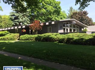 1565 Lake Shore Dr, Lake Geneva, WI 53147