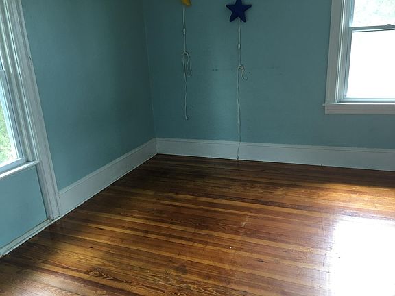 4th image of 147 New York Ave