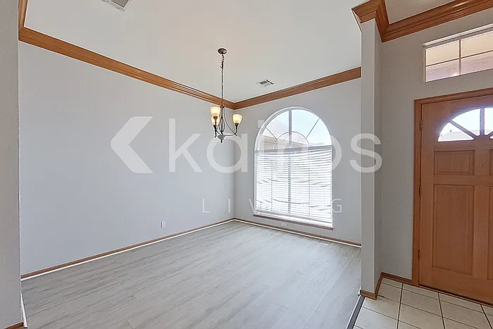 4 bed, 2.5 bath, 2181 sqft, $2,245 — Photo 2