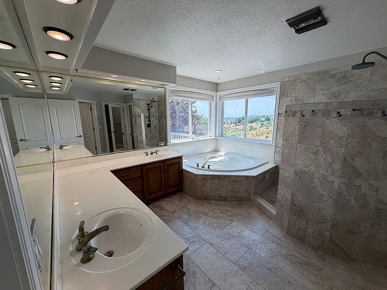 1835 N Beechwood Dr — Photo 18