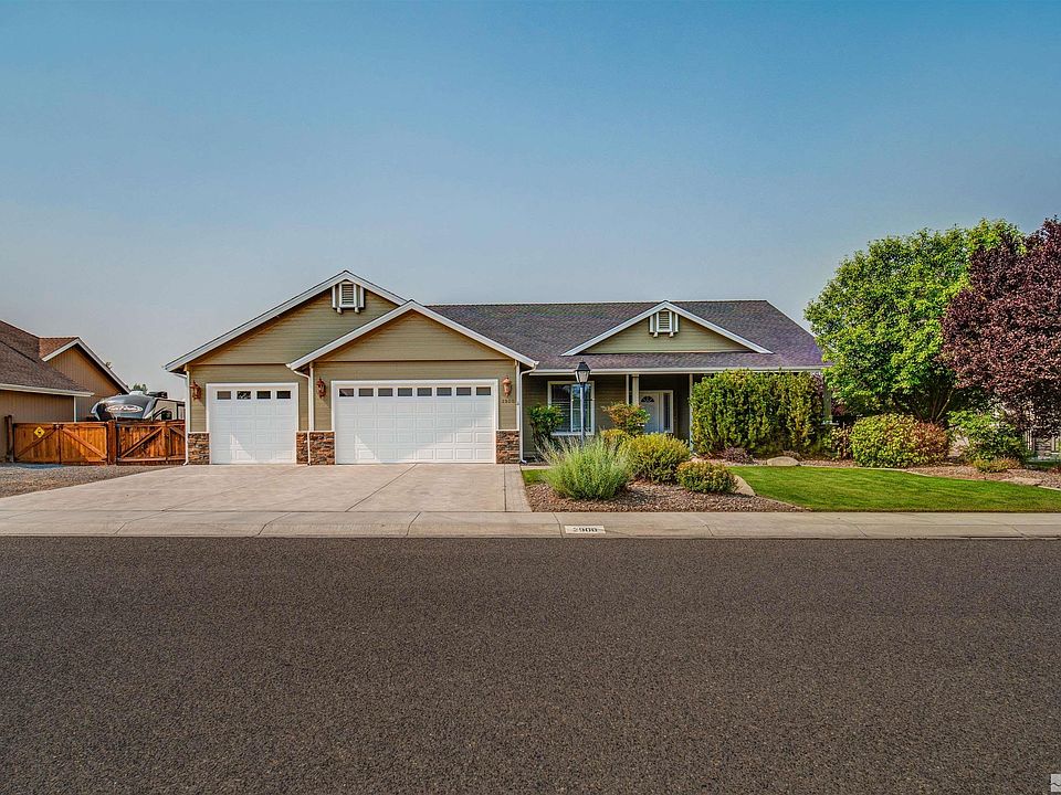 1st image of 2900 La Cresta Cir