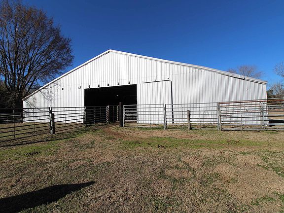 3rd image of 612 Sanders Rd