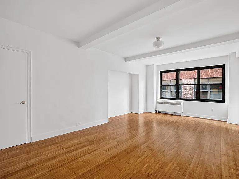 310 E 44th St #807 — Photo 1