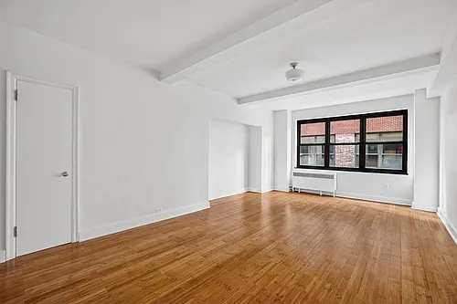 310 E 44th St #807 Photo 1