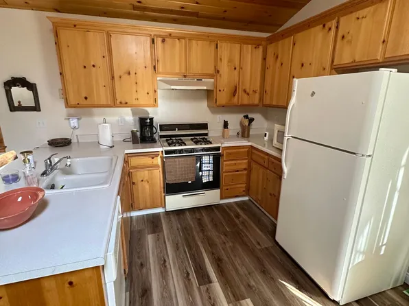 33073 Robin Ln, Arrowbear Lake, CA 92382