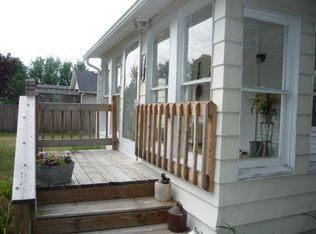 1228 Stanley St, Mishawaka, IN 46545