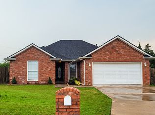 135 NE Deerfield Dr, Elgin, OK 73538