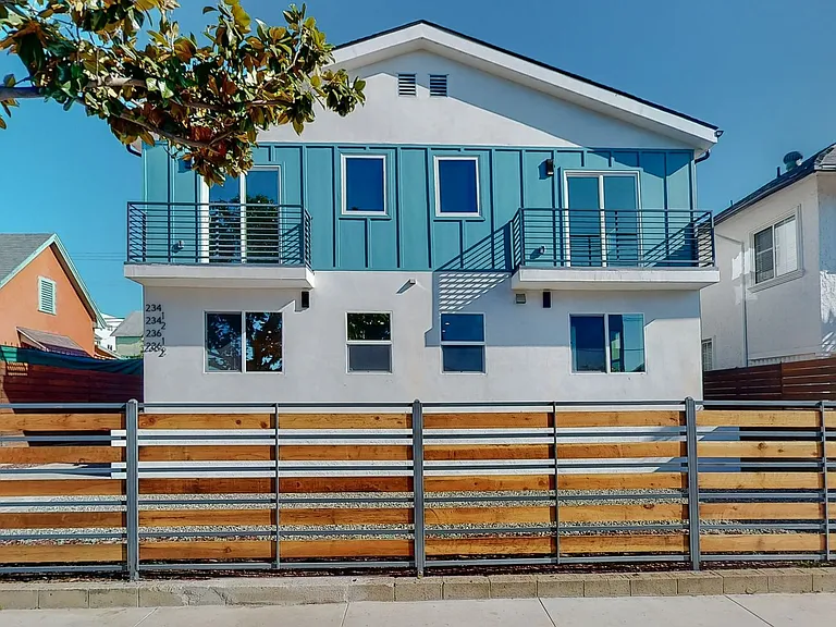 3 & 4 Bed 2-Story Townhomes with Covered Parking Spots Available! — Photo 13