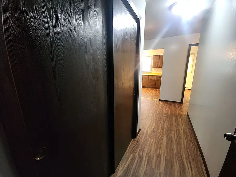 1129 Primrose Ct — Photo 2