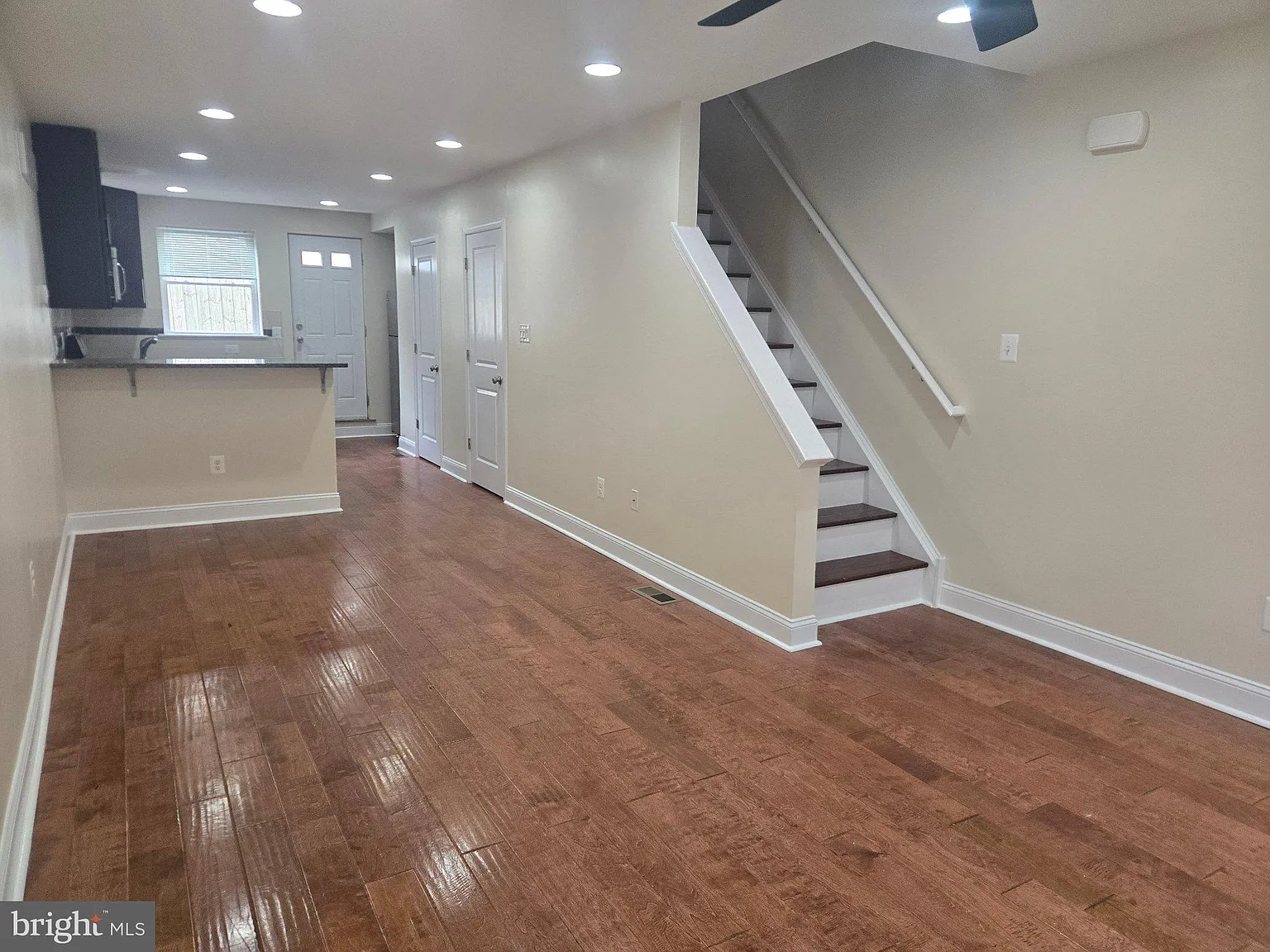 2 bed, 1.5 bath, 1484 sqft, $2,300 — Photo 2