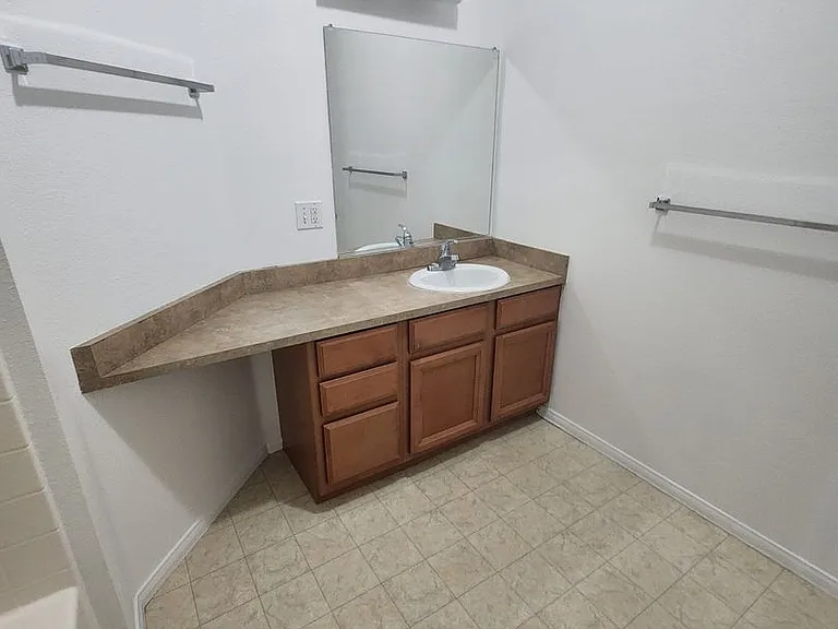 200 S 13th St #302 — Photo 9