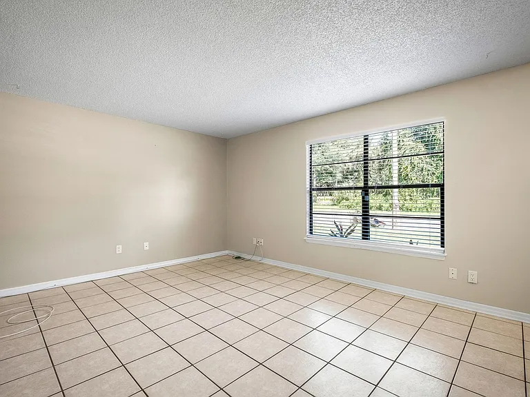 1016 Assisi Ln — Photo 32